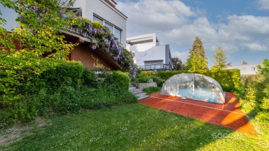 Velmi hezký byt s krásným výhledem a terasou v rodinné vile.