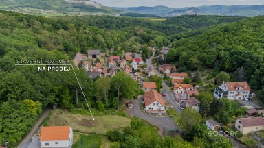 Prodej stavebního pozemku 800 m2, obec Oparno, okres Litoměřice.
