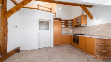 Pronájem bytu 2+kk/pokoj v patře, 69 m2, Praha 8 - Libeň, ul. Na Žertvách.