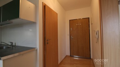 Byt 2+kk/terasa/garážové stání, 52 + 12 m2 na Praze 9 – Horní Počernice, ul. V Javorech na pronájem.