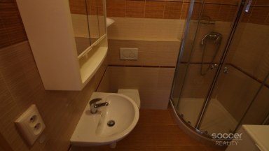 Byt 2+kk/terasa/garážové stání, 52 + 12 m2 na Praze 9 – Horní Počernice, ul. V Javorech na pronájem.