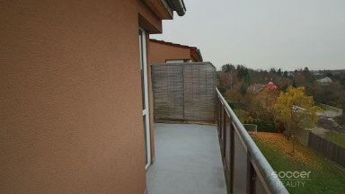 Byt 2+kk/terasa/garážové stání, 52 + 12 m2 na Praze 9 – Horní Počernice, ul. V Javorech na pronájem.