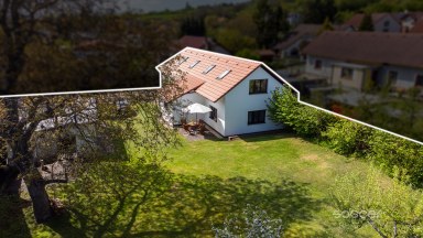 Kouzelný venkovský dům s příjemnou zahradou v atraktivní lokalitě.