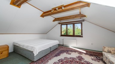 Malebný venkovský dům s prostornou zahradou blízko Českého ráje.