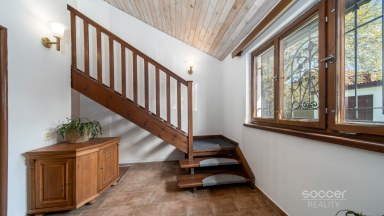 Malebný venkovský dům s prostornou zahradou blízko Českého ráje.