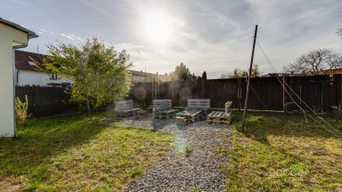 Pronájem komerčního prostoru 33 m² se zahradou – Lysá nad Labem.