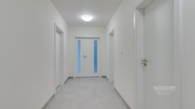 Pronájem bytu 2+kk s velkou lodžií a garážovým stáním - Projekt ZLATÝ KOPEC, Praha – Přezletice.