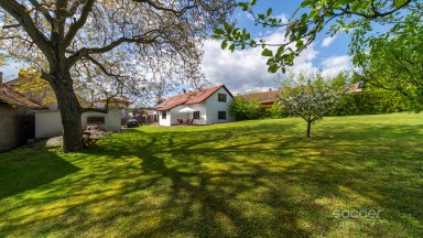 Malebný dům s příjemnou zahradou v atraktivní lokalitě.