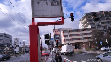 Pronájem krytého garážového stání, 12 m² – Praha 9, Vysočany (Nová Harfa).