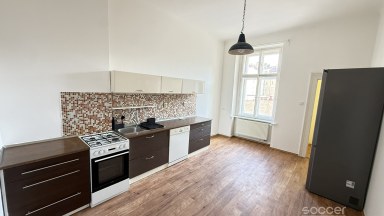 Pronájem  prostorného bytu 3+1, 110 m2 v Praze 3, ulice Nitranská
