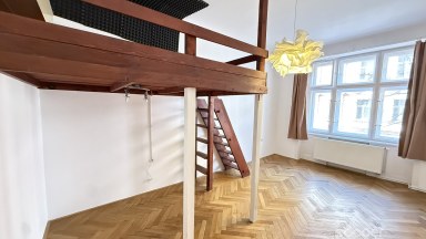 Pronájem  prostorného bytu 3+1, 110 m2 v Praze 3, ulice Nitranská