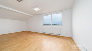 Kancelář (29,93 m²) – Jesenice u Prahy