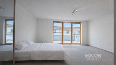 Pronájem bytu 1+kk 38 m2/PS/S, ul. Randova, Praha 5 - Smíchov.