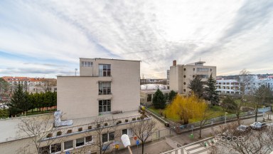 Pronájem bytu 2+kk/B/S, 53 m2, ul. Prouzova, Praha 9 - Vysočany.