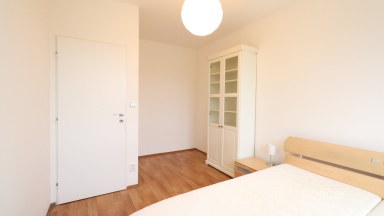 Pronájem bytu 2+kk/B/G, 59 m2 + 7 m2 balkon, ulice Pod Nouzovem, Praha – Kbely. 