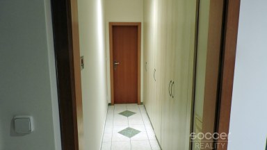 Pronájem prostorného bytu 3 + kk v Praze 2 - Vinohrady, ulice Budečská.