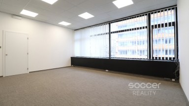 Pronájem tří kanceláří 114 m2 ulice Sokolovská, Praha 9