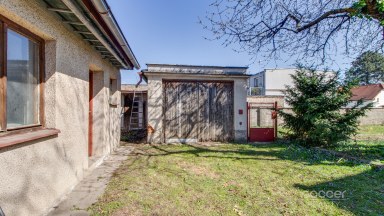 Pronájem staršího rodinného domu 4+1, ul. Dobšická, Praha – Horní Počernice.