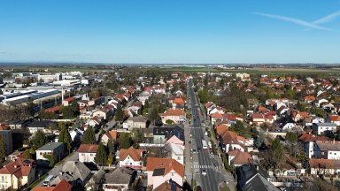 Pronájem staršího rodinného domu 4+1, ul. Dobšická, Praha – Horní Počernice.