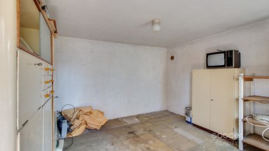 Pronájem garáží s pozemkem 450 m2, ul. Dobšická, Praha – Horní Počernice.