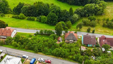 Prodej stavebního pozemku s rodinným domem k rekonstrukci – Sehradice, okres Zlín.