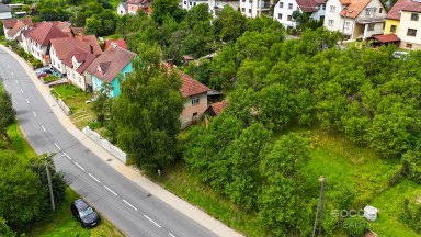 Prodej stavebního pozemku s rodinným domem k rekonstrukci – Sehradice, okres Zlín.