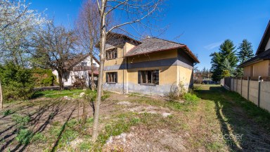Prodej domu s pozemkem 1 310 m², Jičín – Holínské Předměstí.