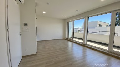 Nový apartmán s terasou a parkovacím stáním v prestižní čtvrti.