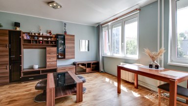Prodej bytu 1+kk, 39,3 m² s garážovým stáním a sklepem, Praha 9 – Letňany, ul. Třinecká.