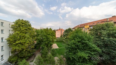 Prodej bytu 3+kk/sklep, 74+2,5 m2 v ulici Loudova, Praha 3 – Žižkov.