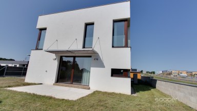 Pronájem domu se zahradou, Praha 20 – Horní Počernice, U Zimoviště