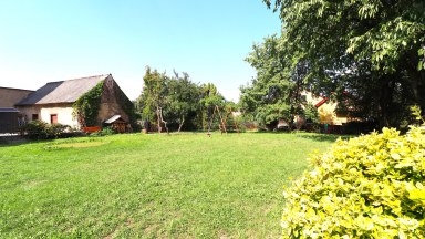 Pronájem pěkného bytu 2+kk 33 m2 + lodžie 3 m2 v centru Neveklova, okres Benešov.