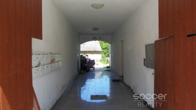 Pronájem pěkného bytu 2+kk 33 m2 + lodžie 3 m2 v centru Neveklova, okres Benešov.