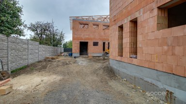 Prodej rezidenčního projektu – 3 nové rodinné domy, Praha–Koloděje.