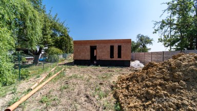 Prodej rezidenčního projektu – 3 nové rodinné domy, Praha–Koloděje.