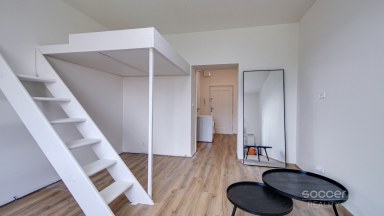Pronájem bytu 1+kk se spacím patrem, 31 m2, ul. Staromlýnská, Praha 9 - Vysočany.