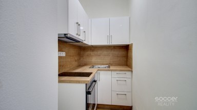 Pronájem bytu 1+kk se spacím patrem, 31 m2, ul. Staromlýnská, Praha 9 - Vysočany.