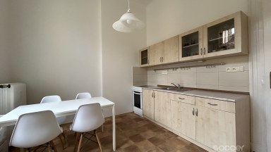 Pronájem bytu 1+1 s balkonem v centru Prahy. 